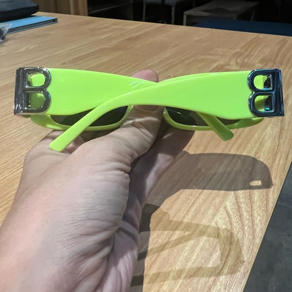 Balenciaga Sun Glasses - Picture 3 of 6